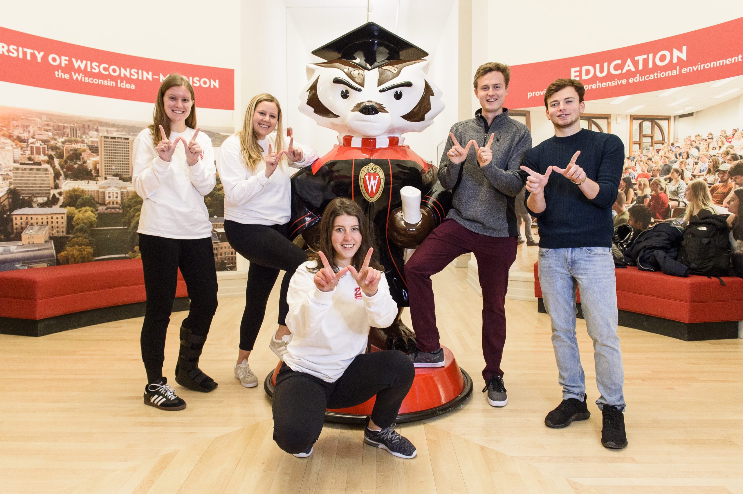 Students around Bucky Badger statue
