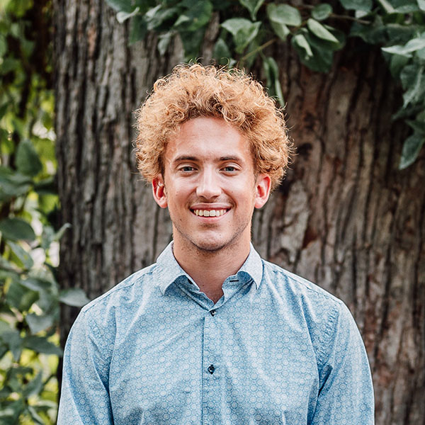 Elias Kemna Headshot