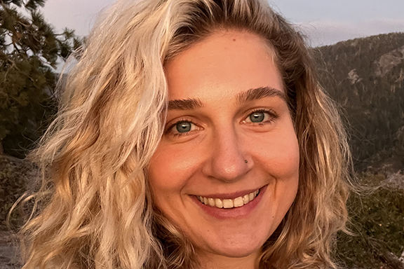 Madeleine Lodes Headshot